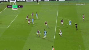 火药味十足，费内巴切与加拉塔萨雷在德比战赛前热身爆发冲突