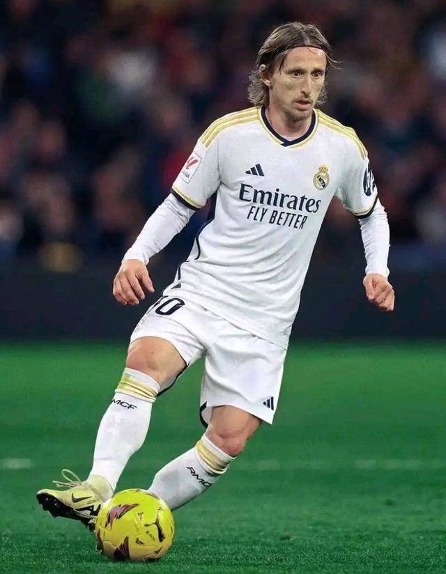 14场0球！全队最低分！皇马1.5亿巨星已59天没进球 向对手竖3手指