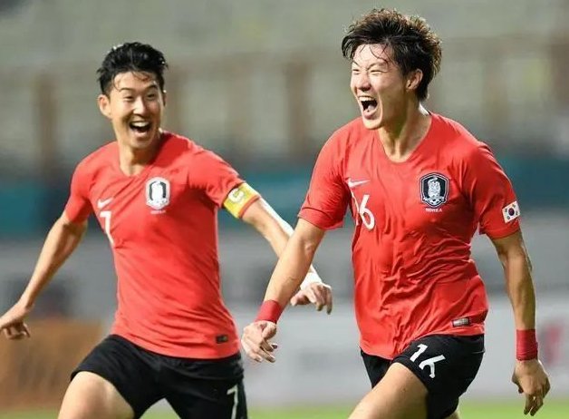 齐达内、贝克汉姆、大罗对线罗纳尔迪尼奥，梅西当时有多大？